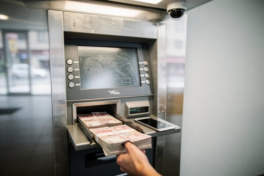 Wpłacasz dużą quantia no caixa eletrônico? Saiba quando o banco pode avisar o fisco